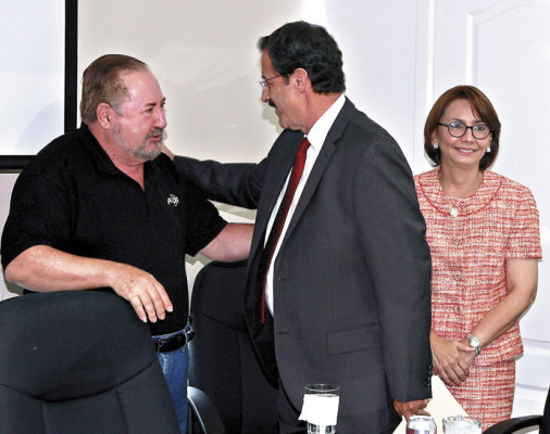 Villeda promete a la Andi no aplicar más impuestos