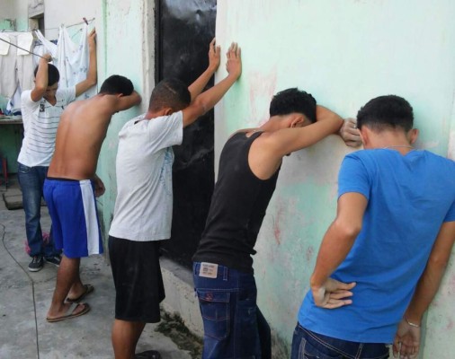 Capturan a tres supuestos pandilleros en SPS