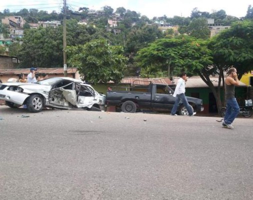 Rastra sin frenos deja muerte y destrucción en la salida a Danlí