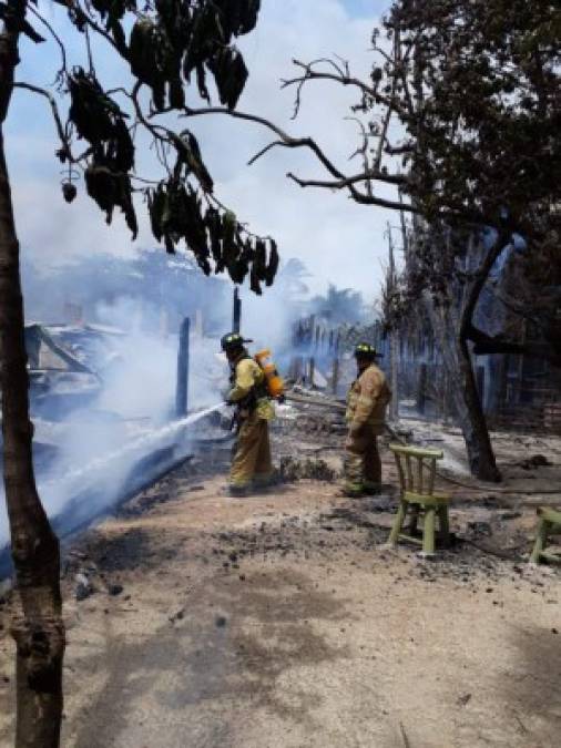 Las imágenes más impactantes del incendio en un centro turístico de Roatán