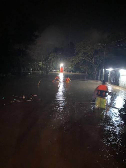 Muerte, desbordamientos y evacuados: Daños tras lluvias que afectan a Honduras (Fotos)