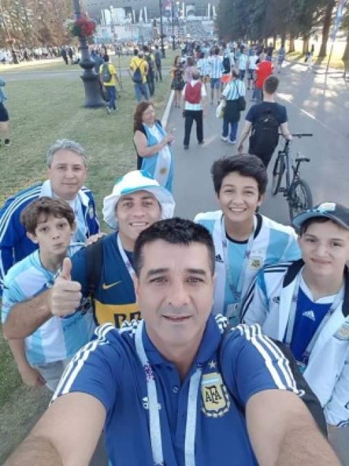 Las fotos de Diego Vazquez, entrenador de Motagua, apoyando a Argentina desde el Mundial Rusia 2018