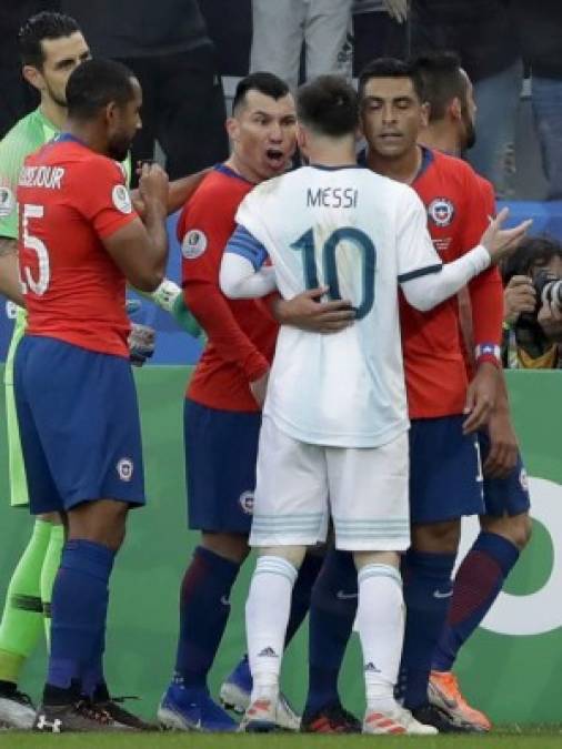 En 10 fotos: Así fue la falta por la que Leo Messi fue expulsado ante Chile en Copa América