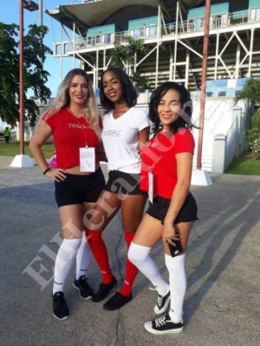 Las bellas chicas presentes en el Ato Boldon de Trinidad y Tobago previo al juego ante Honduras