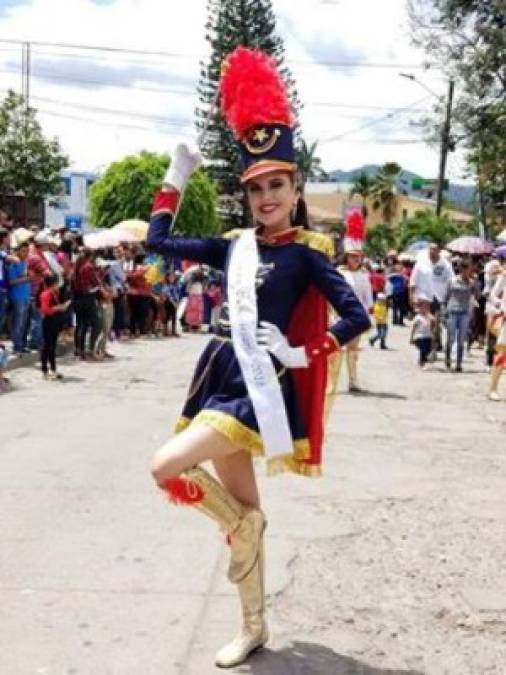 Hondureños comparten imágenes de sus hijos en esta fiesta cívica