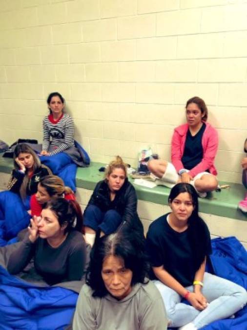 Pidiendo auxilio y hacinados: Las dolorosas imágenes de los migrantes en centros de detención en EE UU