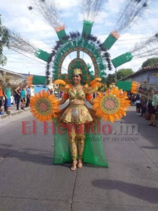 FOTOS: Color, alegría y fervor, así se viven los desfiles en Comayagua