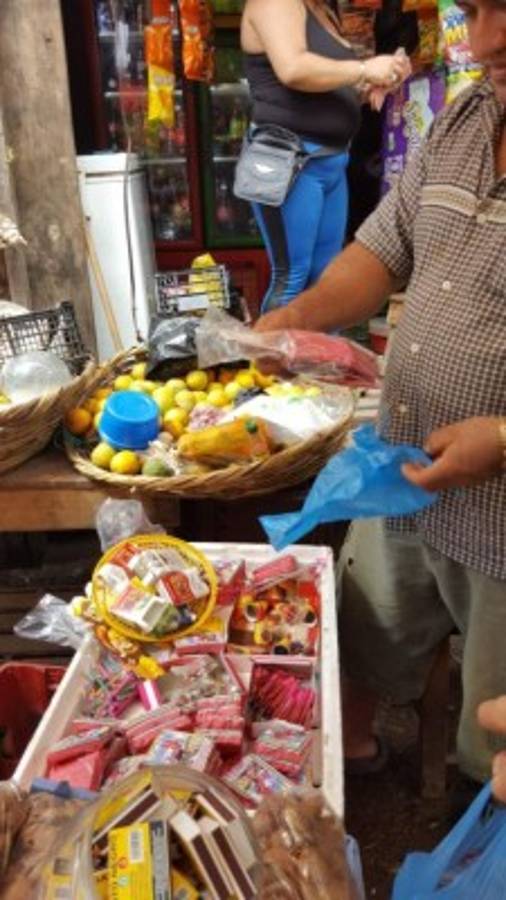 Inicia la venta ilegal de pólvora en los mercados de Comayagüela