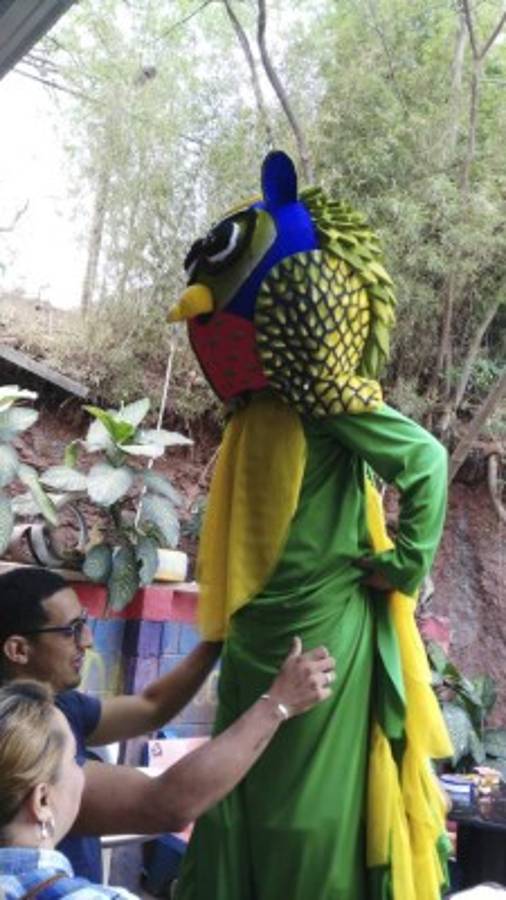 Johnny McDonald es el rey de los mascarones