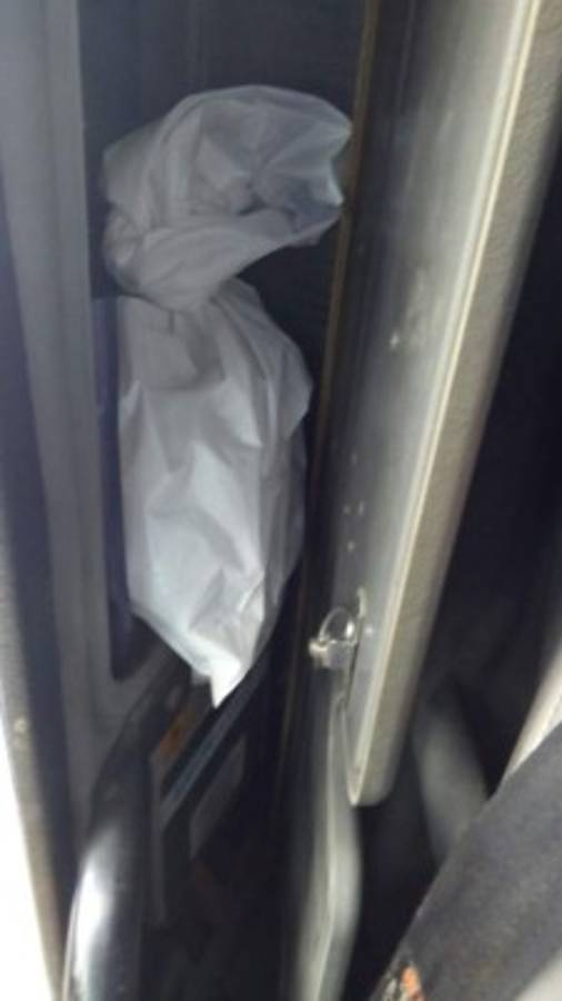 Decomisan dos paquetes con 100 mil dólares ocultos en una rastra en Puerto Cortés