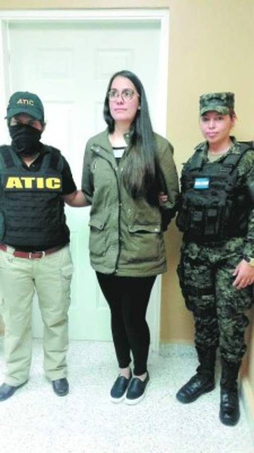 Ilsa Vanessa Molina fue deportada de EE UU y ahora enfrenta un juicio por el saqueo de los fondos del Instituto HondureÃ±o de Seguridad Social (IHSS). RecibiÃ³ 9.2 millones de lempiras de empresas vinculadas con la red de corrupciÃ³n. Embajador de EE UU, James Nealon, dice que â??ninguna persona estÃ¡ por encima de la leyâ?. Hoy serÃ¡ presentada ante la justicia.