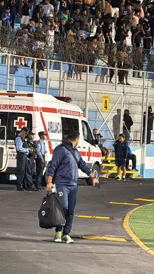 Auzmendi salió en ambulancia, fuerte pelea entre jugadores y show del Droopy en triunfo de Motagua Auzmendi salió en ambulancia, fuerte pelea entre jugadores y show del Droopy en triunfo de Motagua
