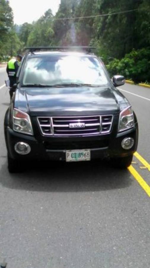 Motociclista muere al impactar contra pick-up