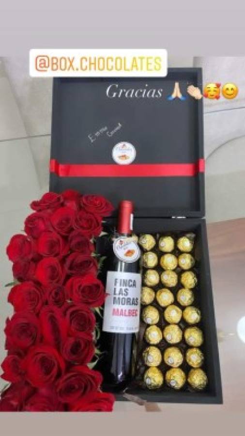 Emma Coronel recibe romántico regalo previo a San Valentín  