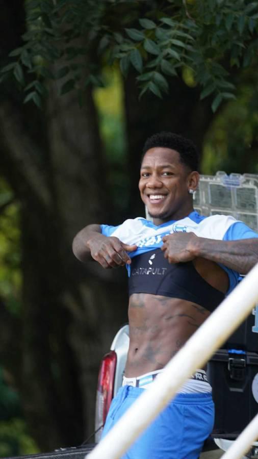 Bella chica llegó a entreno de Honduras y la alegría que causó arribo de Palma y Rivas