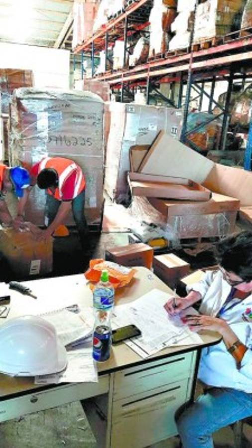 Regalos navideños siguen retenidos en las aduanas