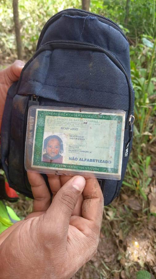 Nickey Louis es el nombre al que corresponde la identificación.