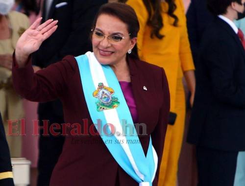 La presidenta Xiomara Castro de Zelaya durante su toma de posesión.