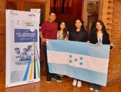 El equipo hondureño quedó en el primer lugar del concurso regional, destacándose por su habilidad y elocuencia en la defensa de sus argumentos.