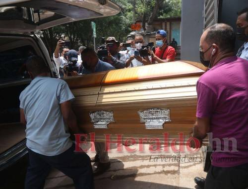 El cuerpo de Tito Montes Bobadilla fue retirado por sus familiares de la morgue de Medicina Forense para trasladarlo a Colón.