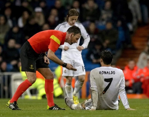 Cristiano Ronaldo sale tocado y alarma al madridismo