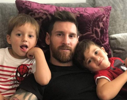 ¿Cuál de los tres hijos del astro del Barcelona, Leo Messi, será igual que él?