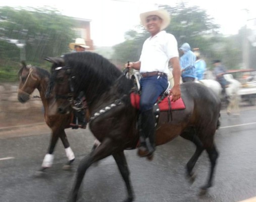 Pese a lluvia, Tegucigalpa celebró su 437 aniversario con el gran carnaval