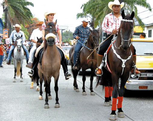 La Ceiba vistió de carnaval