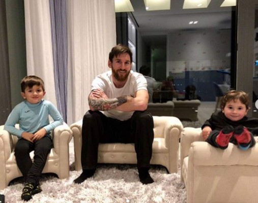 ¿Cuál de los tres hijos del astro del Barcelona, Leo Messi, será igual que él?
