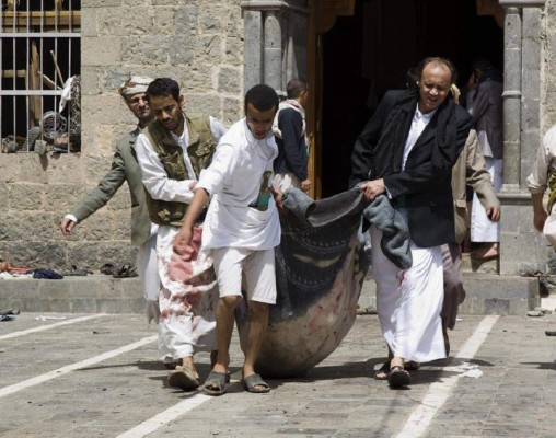 EI ataca ahora a Yemen: 142 muertos