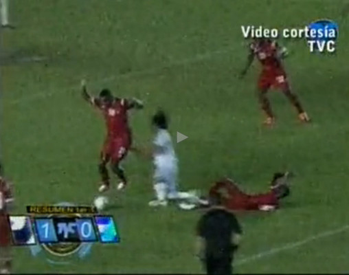 VIDEO: El penal que Marrufo no le pitó a Honduras