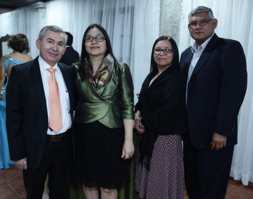 Unen sus vidas por amor