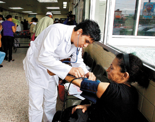 Llegan 42 médicos al hospital Escuela en la capital de Honduras