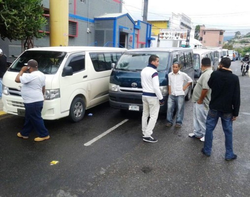 Rapiditos 'brujos' paralizan labores pidiendo legalización