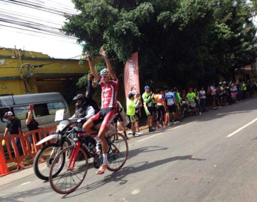 Pablo César Cruz, ganador élite de la 3ra Vuelta Ciclística