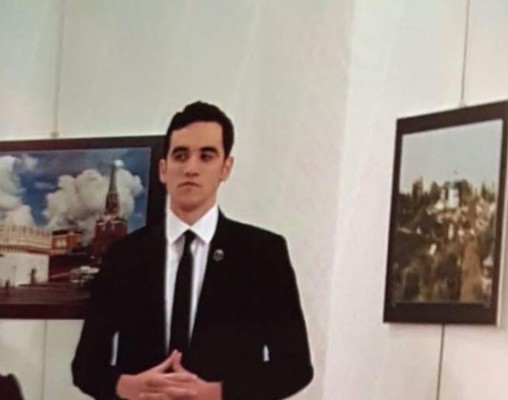 Rusia anuncia que su embajador en Turquía murió en ataque 'terrorista'