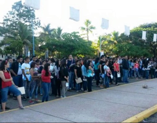 Más de 15 mil aspirantes a ingresar a la UNAH realizaron prueba de aptitud