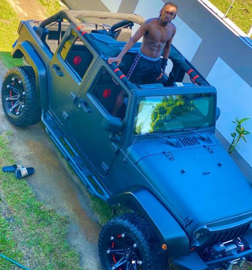 Con jacuzzi, cancha de fútbol y gimnasio, así es la lujosa casa de Alberth Elis que puedes rentar en Tela