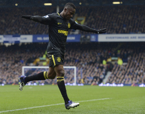 Wigan, a semifinales de Copa con gol de Maynor Figueroa