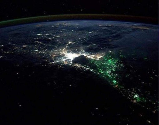 ¿Qué son estas misteriosas luces verdes vistas desde el espacio?