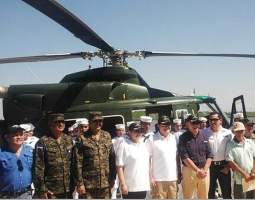 Presidente de Honduras inaugura el primer helipuerto de la isla Conejo