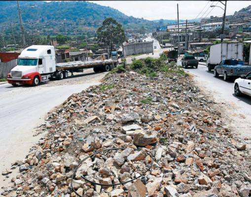 Más de 100 mil habitantes exigen conclusión de puente en El Carrizal