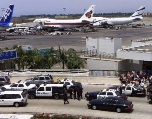 Evacuan aeropuerto de Los Ángeles tras reportes de tiroteo