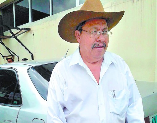 Joven soterrado sigue en observación