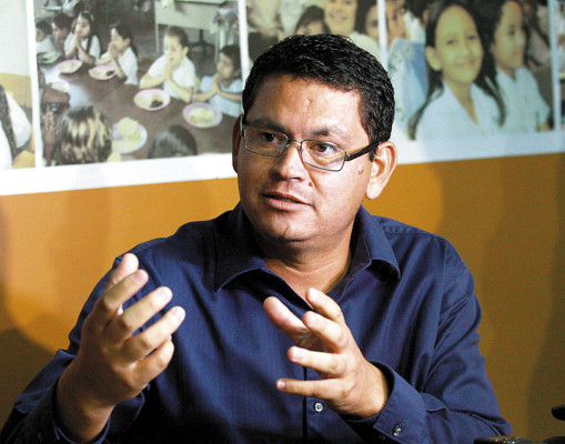 Congreso premiará a ministro de Educación