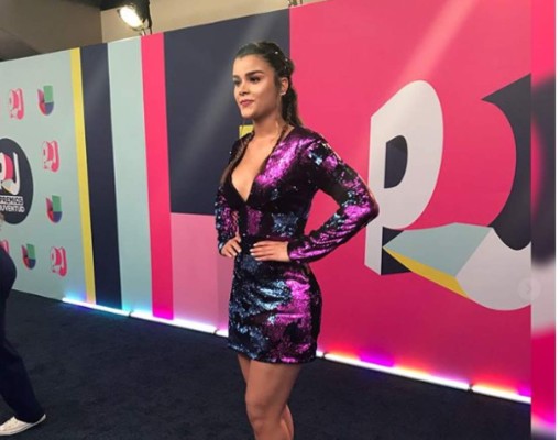 Vídeo: Alfombra azul de Premios Juventud 2018