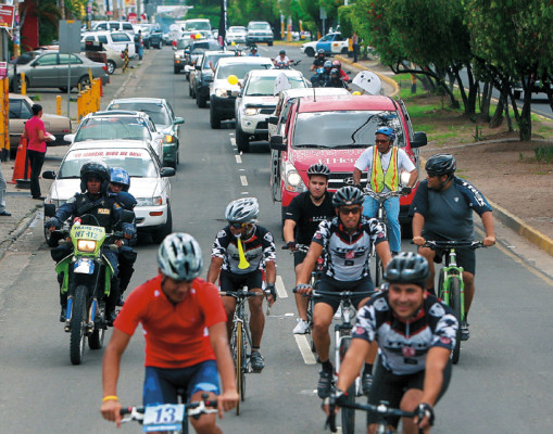Una caravana de incentivo, previo a la 2da Vuelta Ciclística