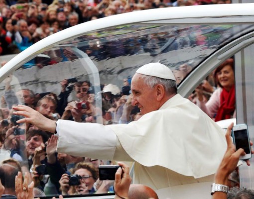 Feligresía católica asiste a la histórica canonización