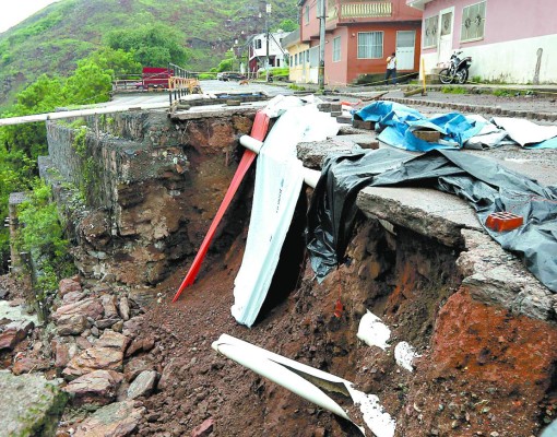 Daños por las lluvias dejan albergadas a más de 60 personas