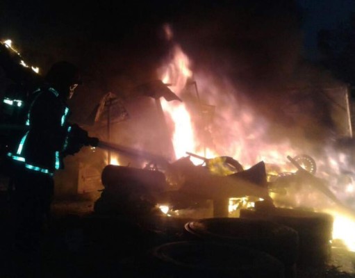 Incendio consume bodega de llantas en Choluteca&nbsp;